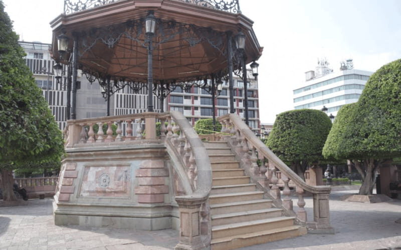 Leon: City Center Guided Tour with Nieve de Garrafa Tasting