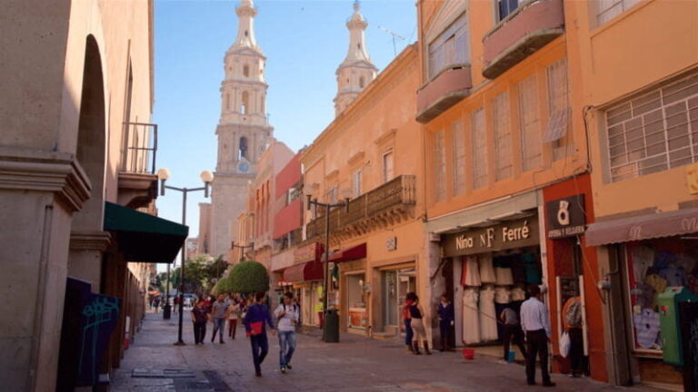Leon: Las Esmeraldas de León Guided Tour - Leather Craftsmanship in Zona Piel
