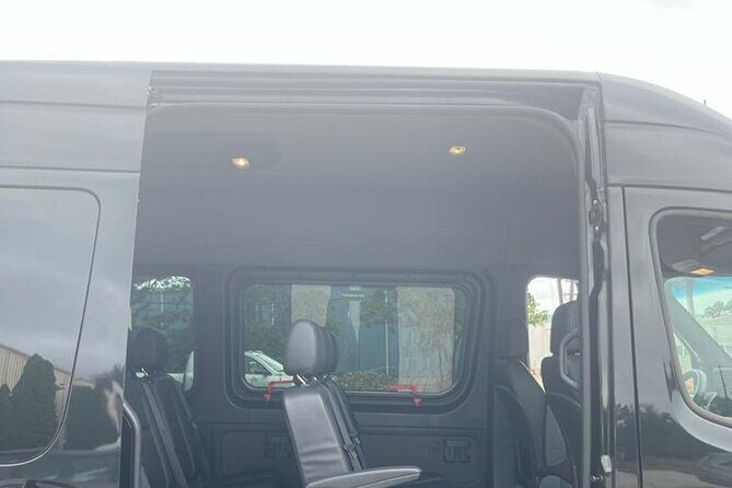 LGA/Manhattan Airport Transfer in Luxury Van-One Way Transfer.