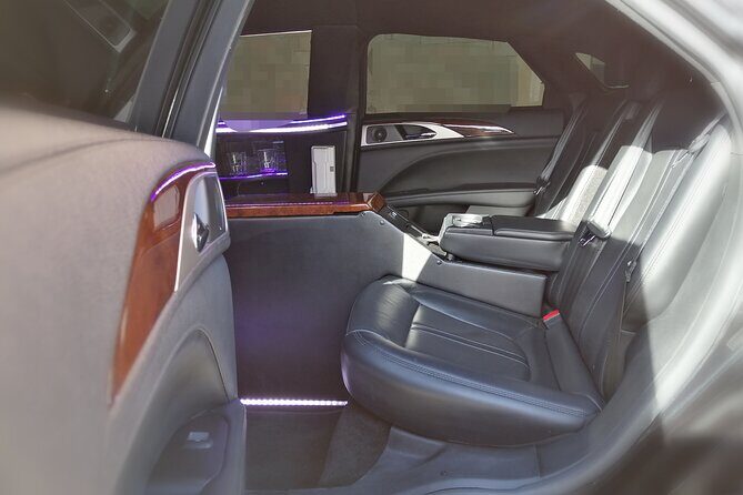 Lincoln Strecth Limousine with Wi Fi on board - Arrival at Cancun Airport: The Meet-and-Greet