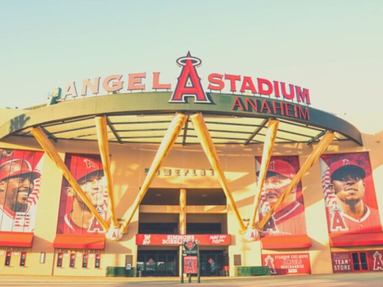 Los Angeles: LA Angels Baseball Game Ticket at Angel Stadium - The Experience on Game Day