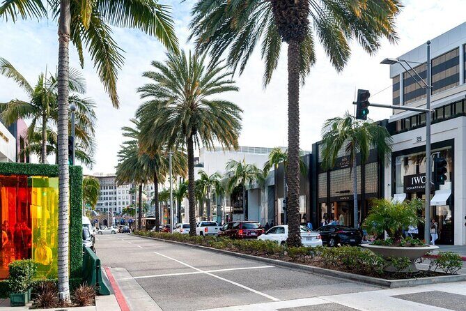 Los Angeles: Scott E-Bike Tours to Beverly Hills - The Guide and Group Dynamics