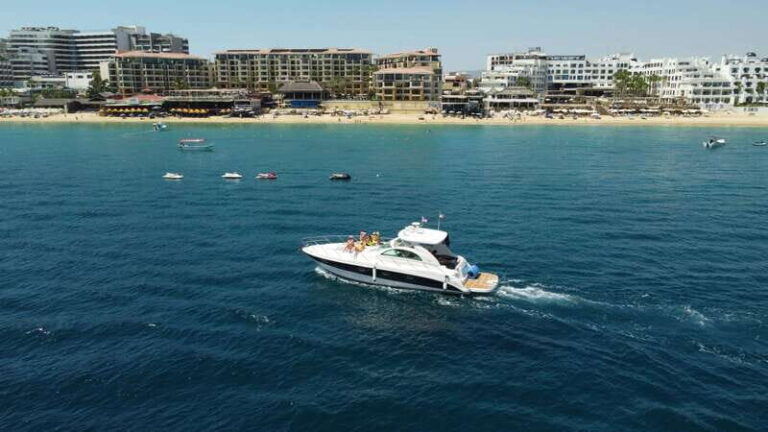 LOS CABOS: PRIVATE BAY AND ARCH TOUR. LUXURY YACHT - The Yacht: Comfort and Style on the Water