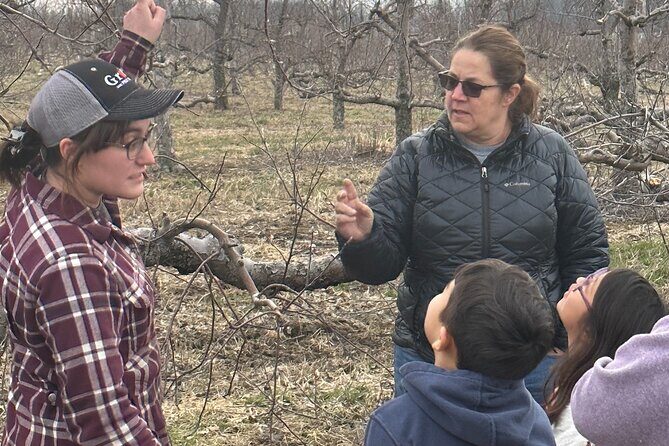 Lunch and Tour of an Apple Orchard with a Farmer in Elyria - Practical Details and Tips