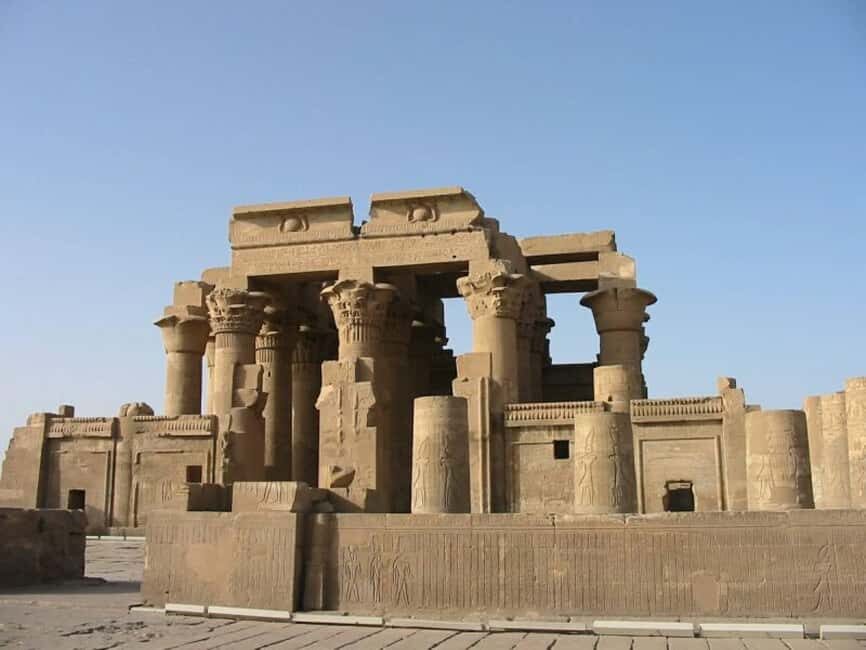 Luxor Day Tour Visit Edfu and Kom Ombo With Transfers