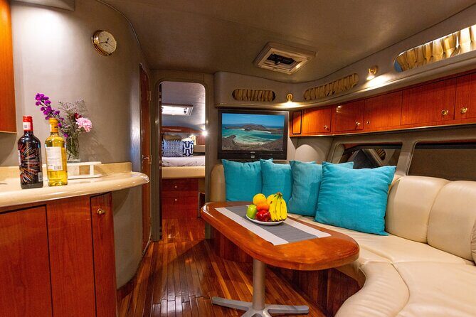 Luxury 42' Yacht Tour in Cabo for Snorkeling and Sunset - The Experience from a Traveler’s Perspective
