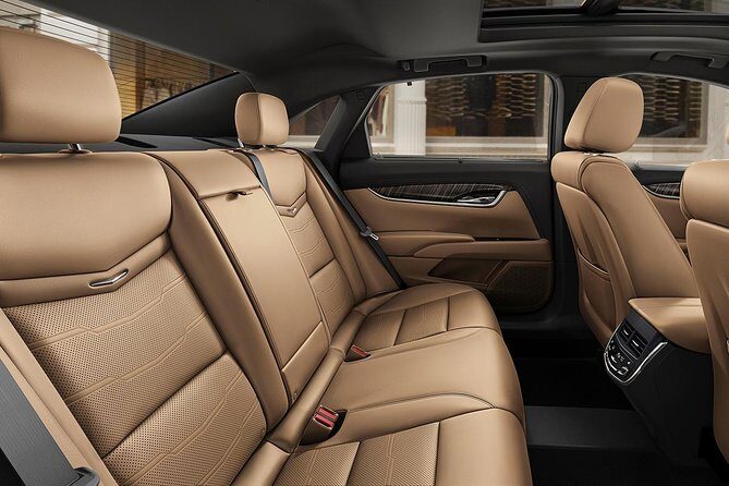 Luxury Sedan Departure from Manhattan to LaGuardia Airport LGA - Who is This Service Best For?