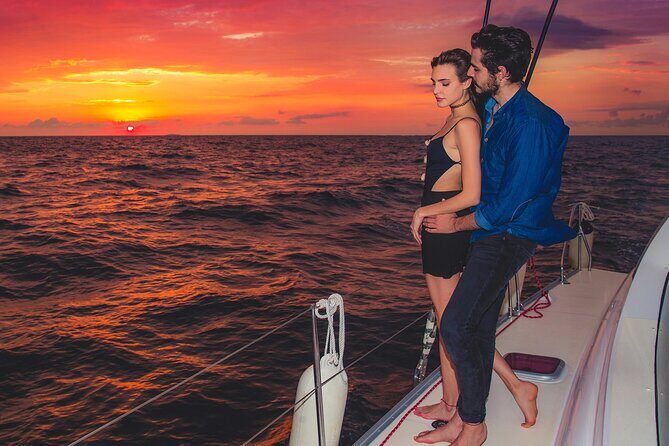 Luxury Sunset Sailing Cruise in Cancun with Light Dinner and Open Bar - What the Reviews Say