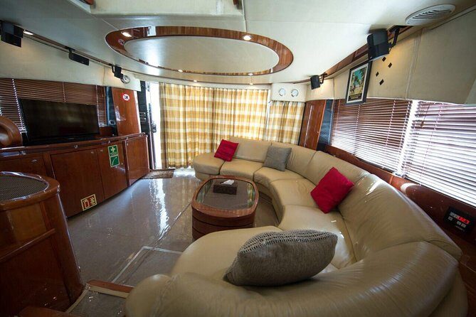 Luxury Yacht Tour Around Palm Island - The Experience in Detail