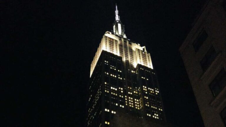 Manhattan; 5th avenue stroll & sunset at Empire State - Details of the Tour