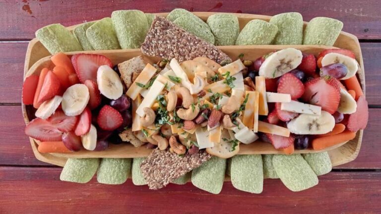 Marina del Rey: Boat Cruise with Wine, Charcuterie and Music - The Boat and the Atmosphere