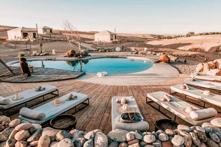 Marrakech: Day Pass In Agafy Desert , Lunch and swiming pool - The Experience: Pools and Desert Views