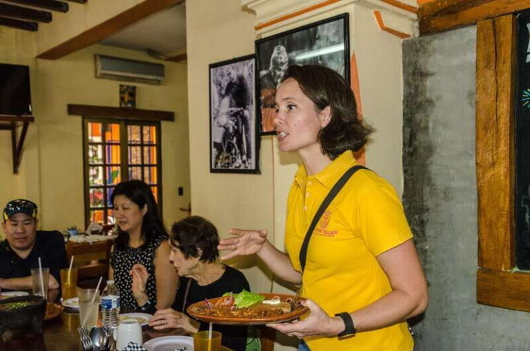 Mazatlan: Barrio Bites Tour in a Traditional Taxi - What to Expect on the Tour