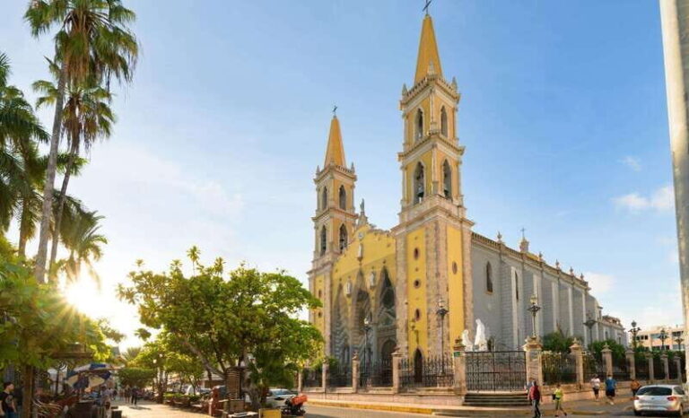 Mazatlan: Old Town Sightseeing and Golden Zone Private - A Closer Look at the Tour Experience