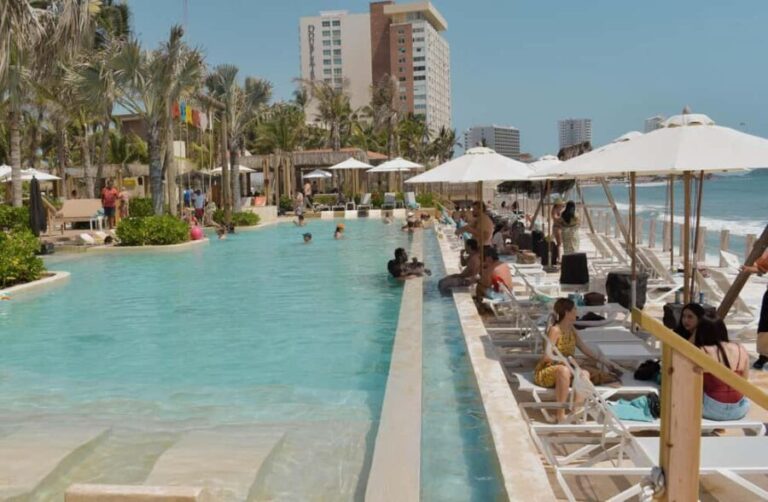 Mazatlán: Shekinah Beach Club - The Options: Access vs. Day Pass