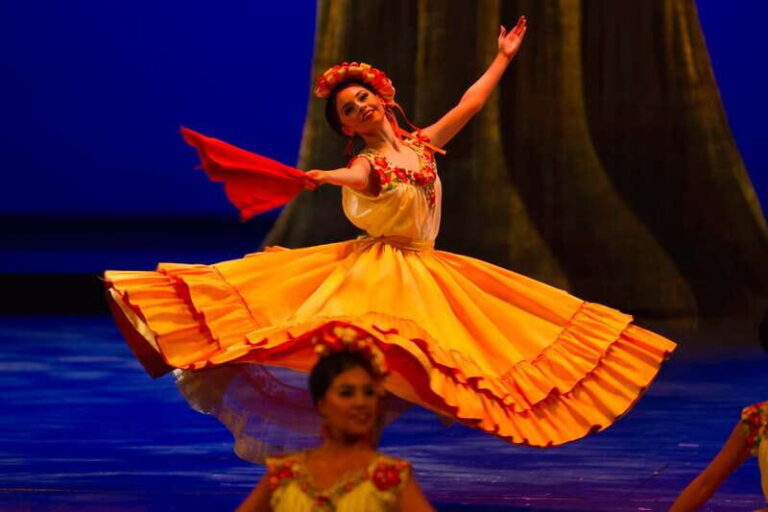 Mexico City: Mexican Folklore Ballet - An Introduction to the Mexican Folklore Ballet Experience