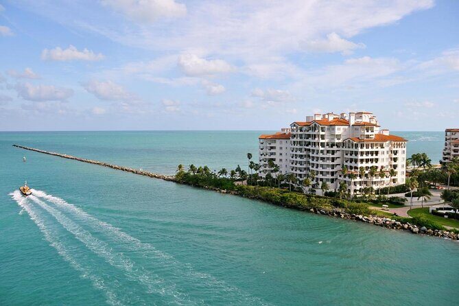 Miami: Adults Only Party Cruise with Two Drinks Included - The Experience: Dancing, Drinking, and Sightseeing