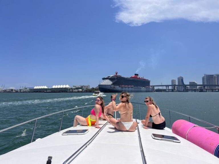 Miami Beach: Private Yacht Rental with Captain and Champagne - The Experience in Practice