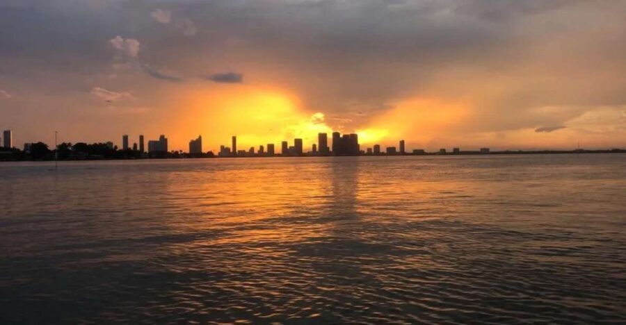 Miami: Private Sunset Boat Tour with Bottle of Champagne - Analyzing the Value