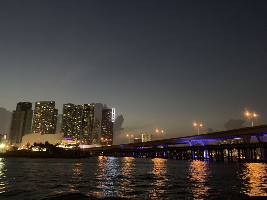 Miami: Sunset Cruise with Celebrity Homes & Open Bar - What Makes This Cruise Stand Out?