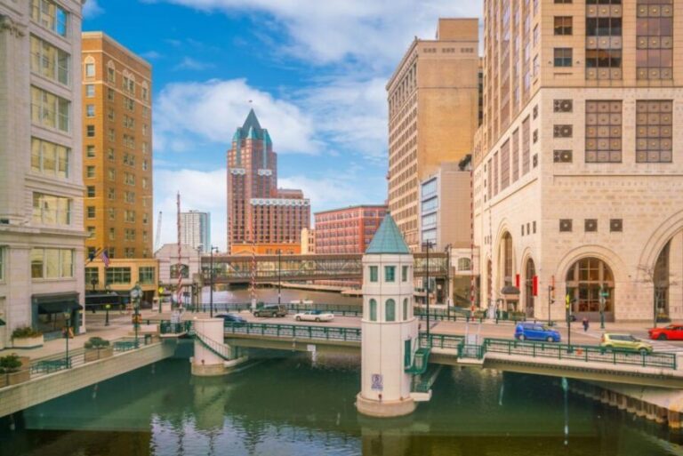 Milwaukee Marvels: A 2-Hour Private Tour - Why Choose a Private Tour?