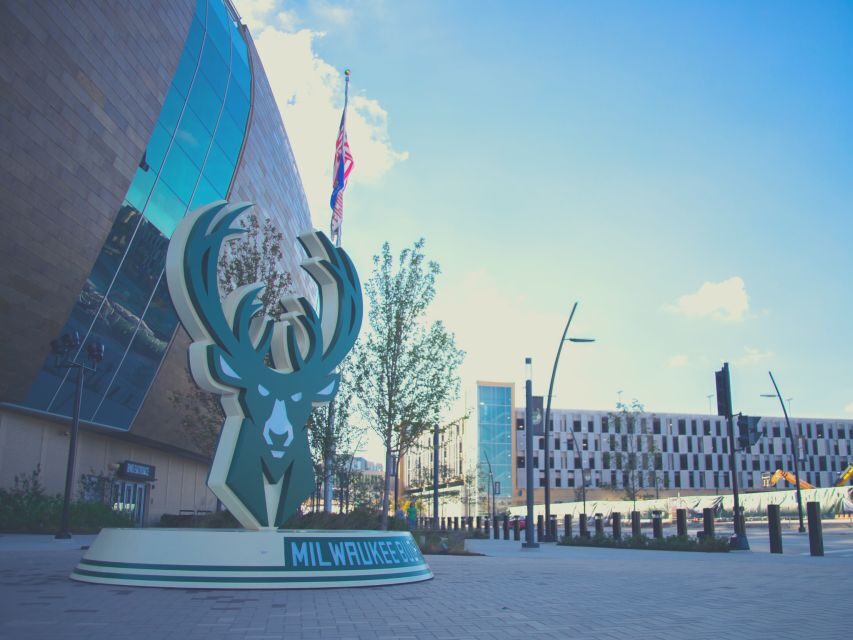 Milwaukee: Milwaukee Bucks Basketball Game Ticket - The Arena and Seating