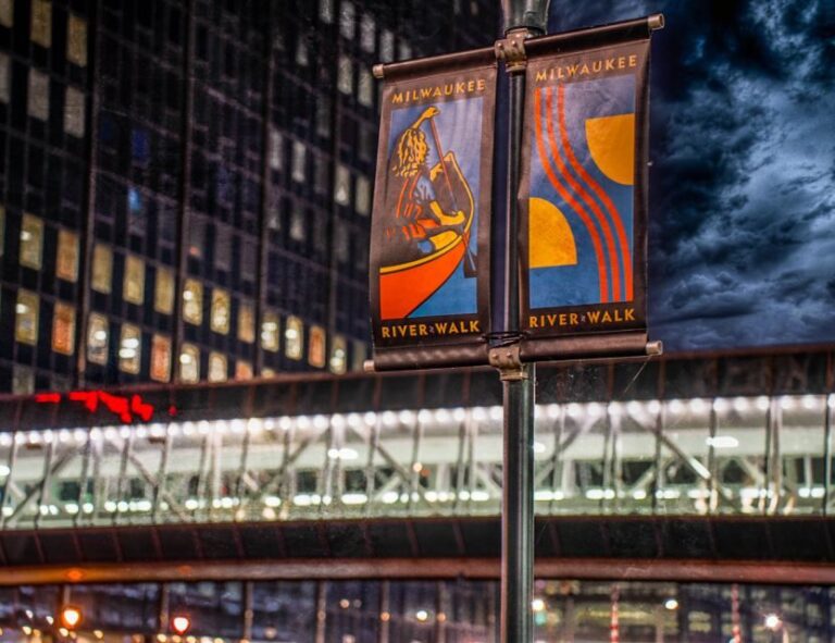 Milwaukee Morbid Mirrorlight Ghost Tours - Who Will Love This Tour?