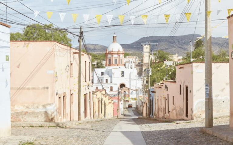 Mineral de Pozos: A Journey through City History - Visiting Abandoned Mines and Industrial Relics
