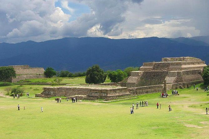 Montealban Tour - San Antonio Arrazola: Alebrijes Artisanship