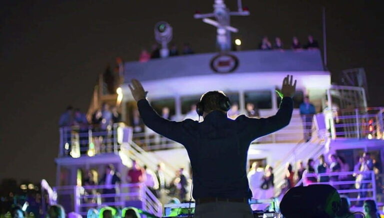 Montréal: 3 or 5-Course Dinner Cruise with DJ & Dancing - The Itinerary and What to Expect
