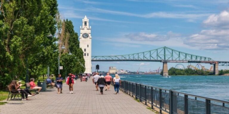 Montreal: Best of Montreal Food Walking Tour with Tastings - From Bagels to Poutine: A Canadian Classic
