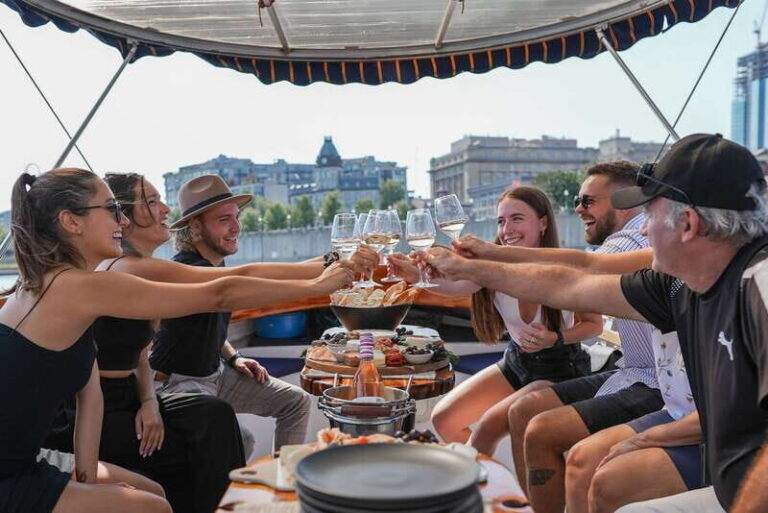 Montreal: Electric Boat Cruise with Onboard Drinks - The Experience of Onboard Drinks and Atmosphere