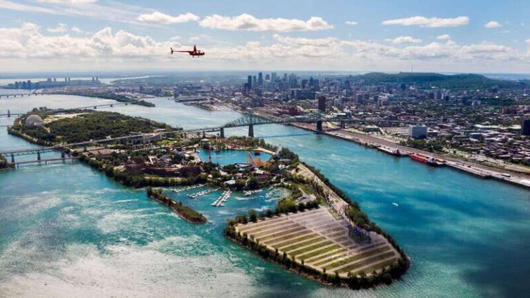 Montreal: Guided Helicopter Tour - The Highlights of the Flight