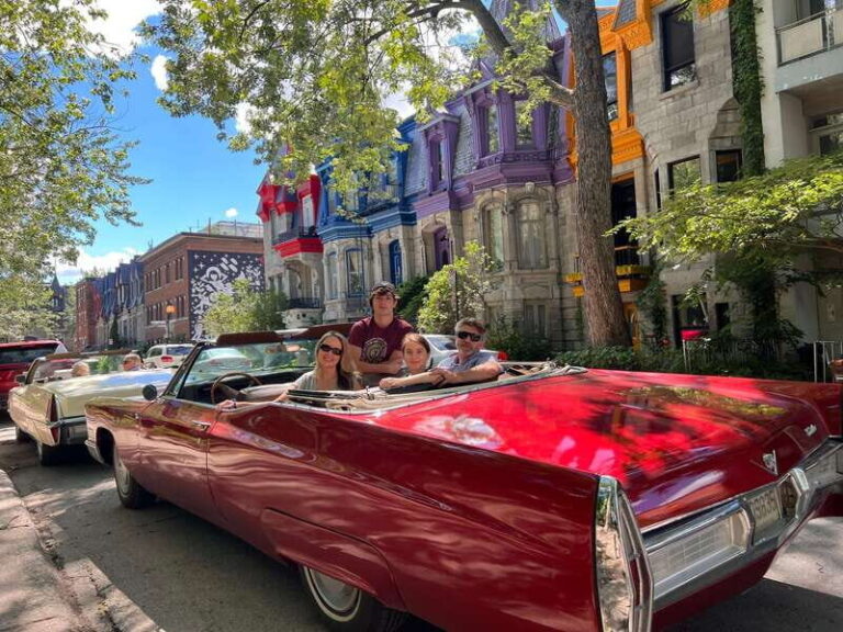Montréal: Guided Tour in Vintage Convertible Cadillac - The Experience in Detail