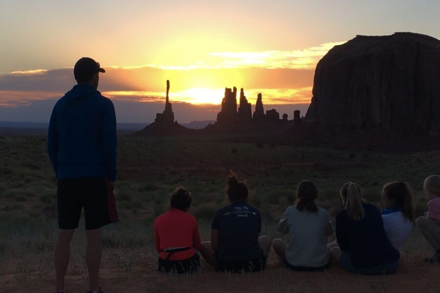 Monument Valley: Sunset Tour with Navajo Guide