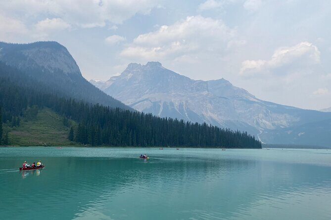 Moraine Lake, Lake Louise, Emerald& Peyto Lake 4 lakes from Banff - What Makes This Tour Stand Out