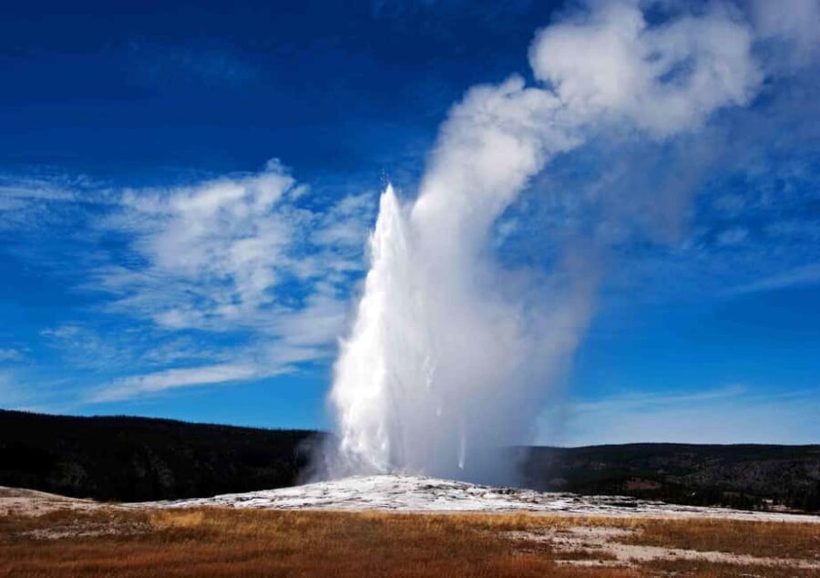 Mt Rushmore Yellowstone & Arches National Parks 6-Day Tour