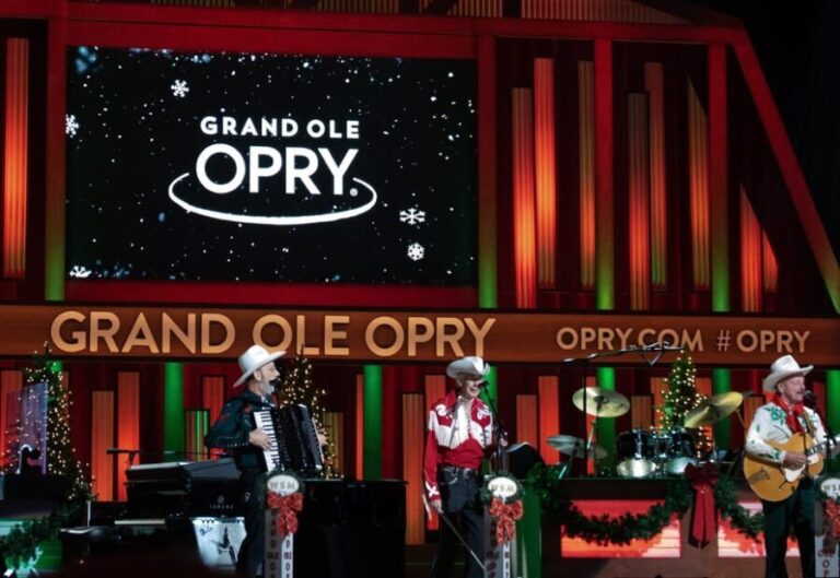 Nashville: Country Christmas Music Show at the Opry House - The Performers and Setlist