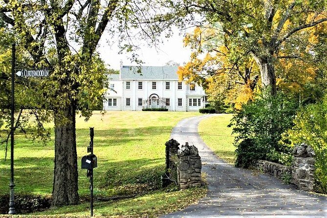 Nashville "Homes Of The Stars" Narrated Bus Tour with 30+ Celebrity Homes - Pricing and Value