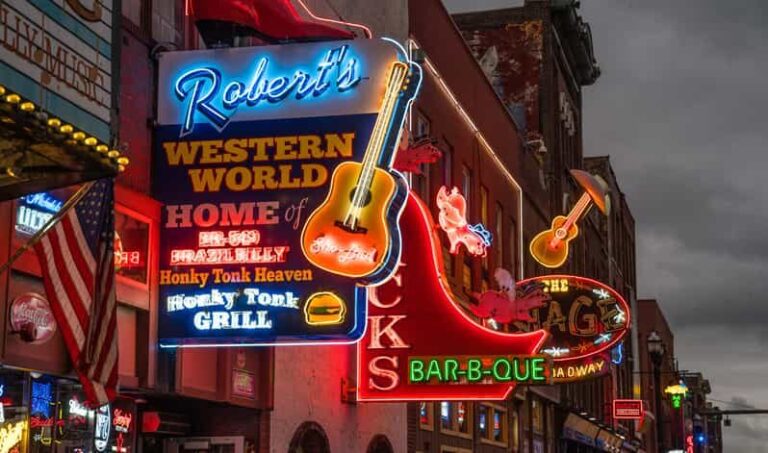 Nashville: Music History and Moonshine Pub Crawl - The Sum Up