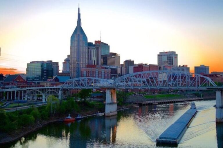 Nashville: Private City Tour with Local Singer-Songwriter - Exploring Nashville with a Local Voice
