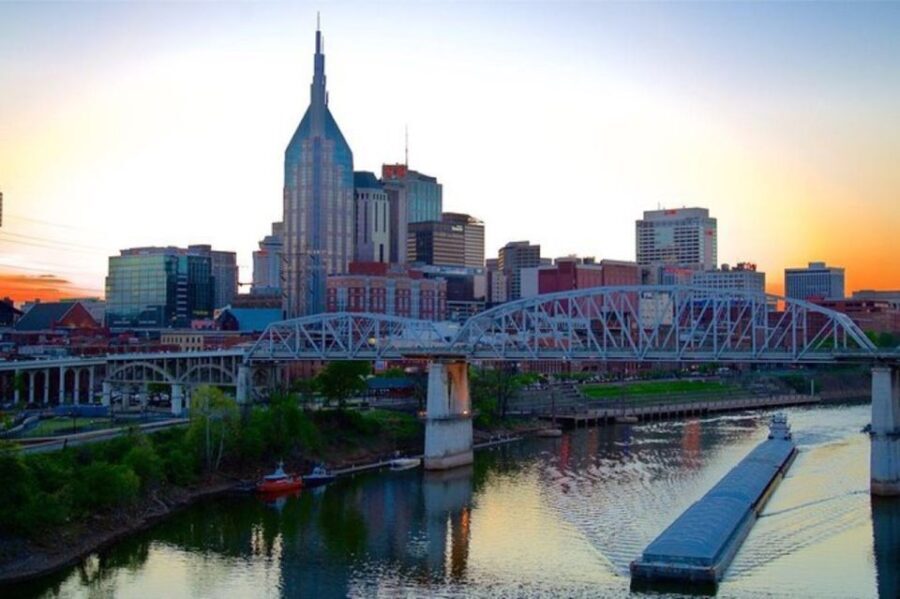Nashville: Private City Tour with Local Singer-Songwriter - Exploring Nashville with a Local Voice