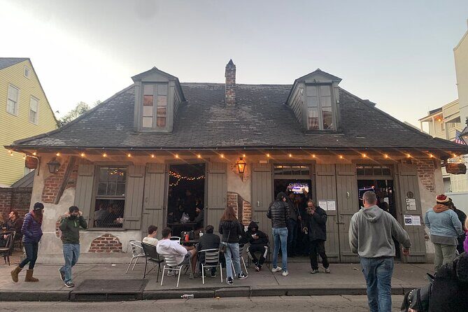 New Orleans' Historic Haunted Bar Crawl - Authenticity and Atmosphere
