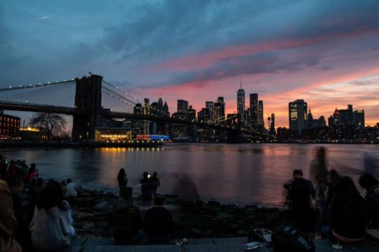 New York City: Brooklyn Bridge and Dumbo Walking Tour - Exploring Dumbo