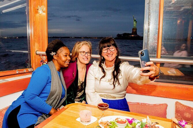 New York City Christmas Holiday Lights Sightseeing Cruise - Authentic Experiences and Guest Feedback