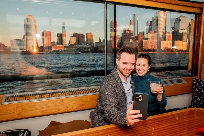 New York City Christmas Holiday Statue and Skyline Cocoa Cruise - Frequently Asked Questions