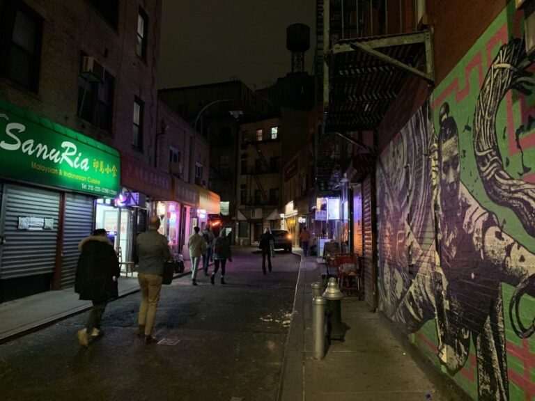 New York City: Gangsters and Ghosts 2-Hour Walking Tour - Exploring Notable Stops