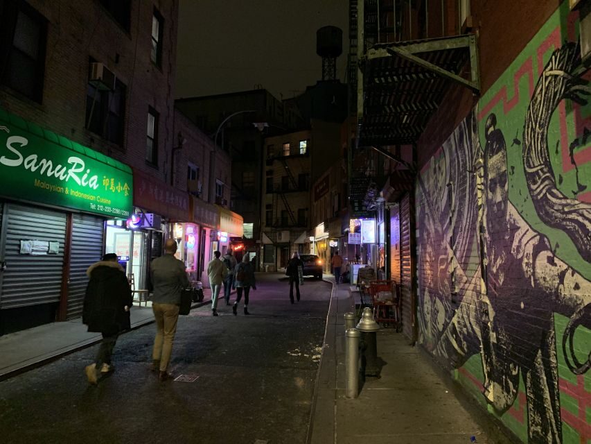 New York City: Gangsters and Ghosts 2-Hour Walking Tour - Exploring Notable Stops