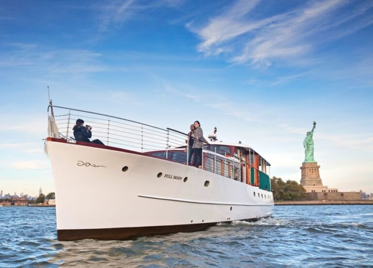 New York City: Mini Yacht Boat Ride with Sightseeing - The Itinerary: What Can You Expect?