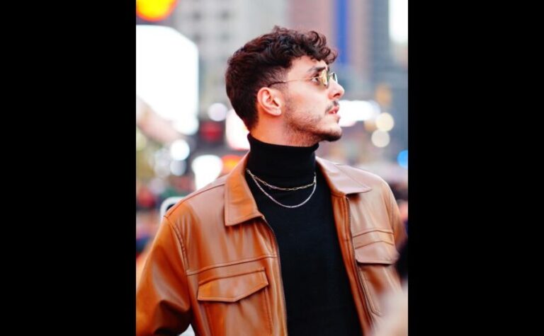 New York City: Private Photoshoot in Amazing Times Square - Who Will Benefit Most?
